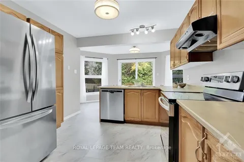 29 PITTAWAY Ave, Hunt Club - South Keys and Area, ON K1G 4P3