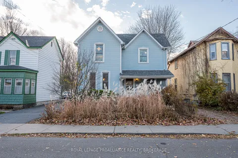 102 Livingston Ave, Kingston, ON K7L 4L4