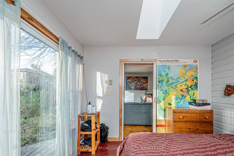 102 Livingston Ave, Kingston, ON K7L 4L4