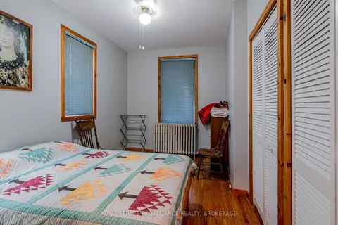 102 Livingston Ave, Kingston, ON K7L 4L4