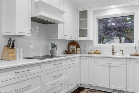 6797 GLENGARY St, Niagara Falls, ON L2J 1L7