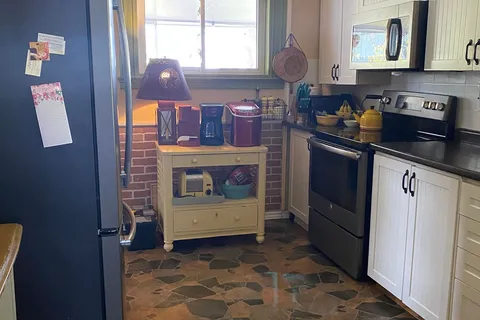 78 Forest Ave, St. Thomas, ON N5R 2J5