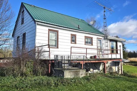 1528 Enright Rd, Tyendinaga, ON K0K 3A0