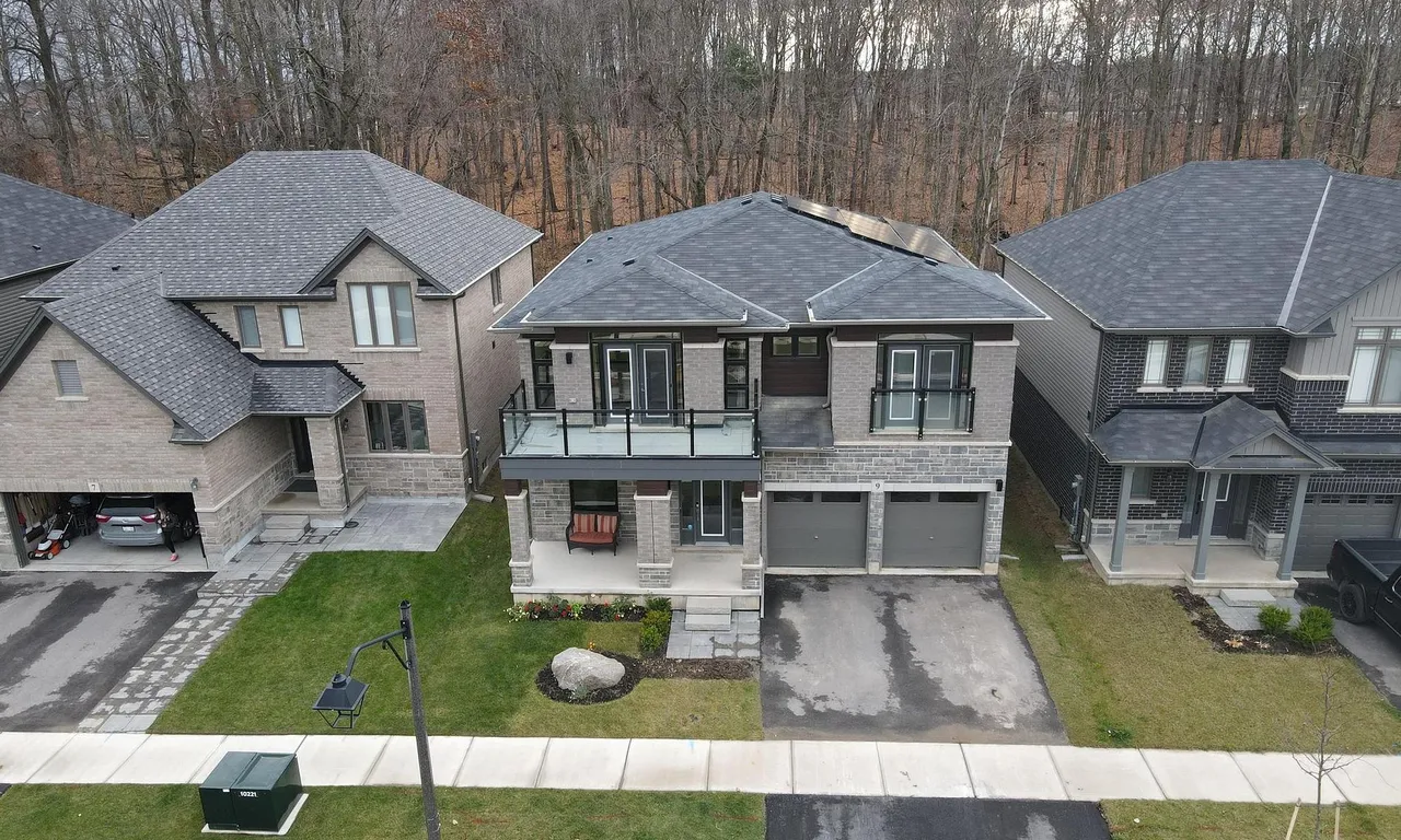 9 Whitton Dr, Brantford, ON N3T 0T6
