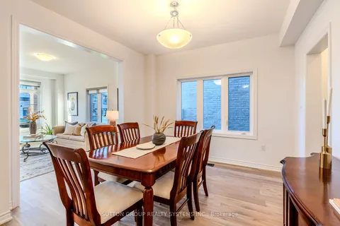 9 Whitton Dr, Brantford, ON N3T 0T6
