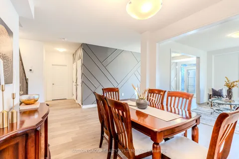 9 Whitton Dr, Brantford, ON N3T 0T6