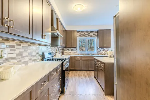 9 Whitton Dr, Brantford, ON N3T 0T6