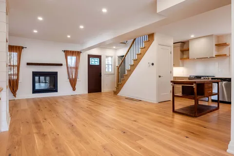 1076 Line Ave, Pelham, ON L3C 3C3
