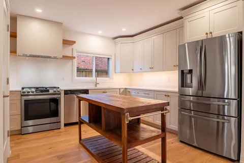 1076 Line Ave, Pelham, ON L3C 3C3