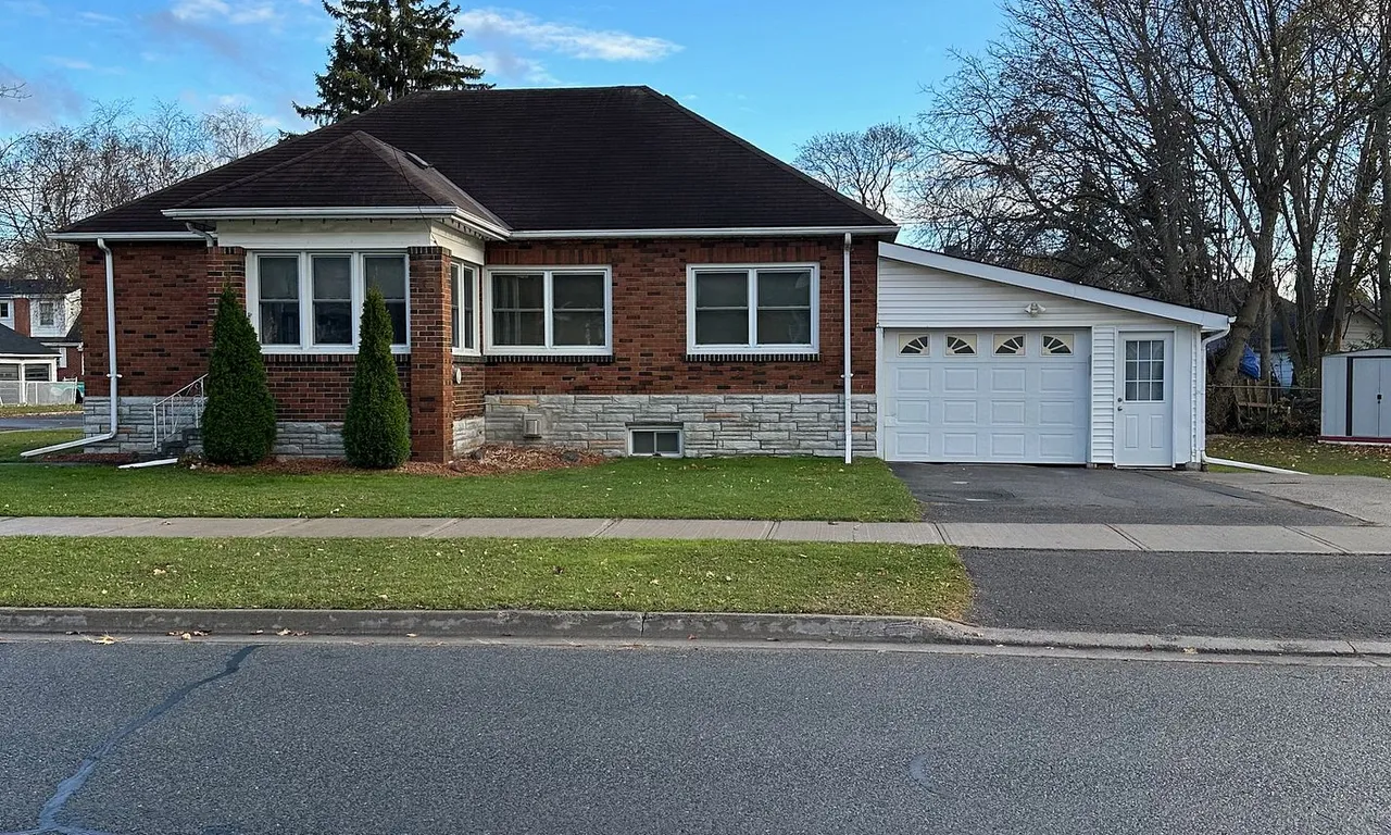 719 Herman St, Peterborough, ON K9J 3B3