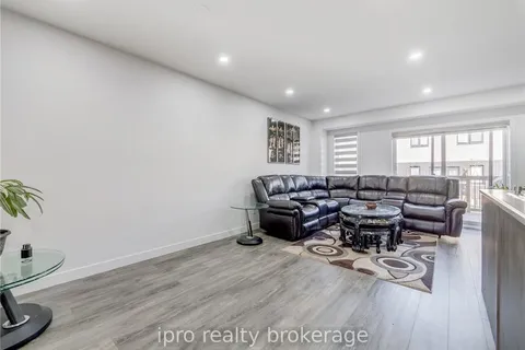 16 ROPER PL Pl, Kitchener, ON N2R 1R2