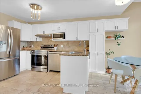 90 LONGSHIRE Circ, Barrhaven, ON K2J 4K8