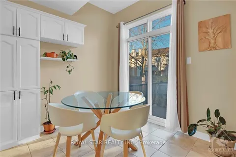 90 LONGSHIRE Circ, Barrhaven, ON K2J 4K8