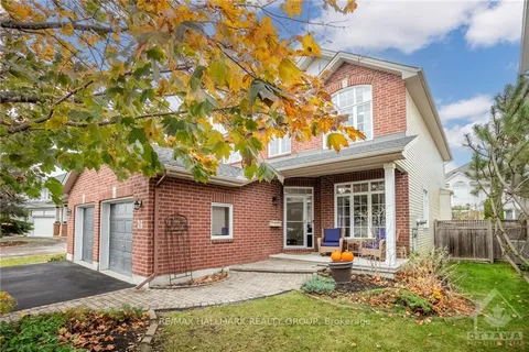 26 WINDGATE Cres, Kanata, ON K2M 2X1