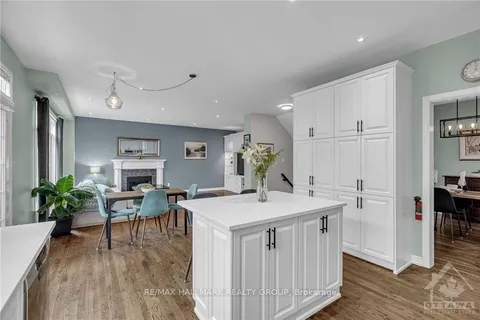 26 WINDGATE Cres, Kanata, ON K2M 2X1