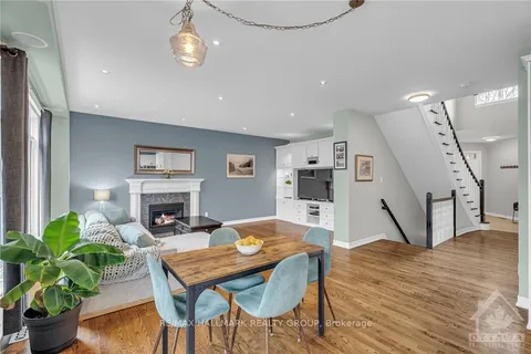 26 WINDGATE Cres, Kanata, ON K2M 2X1