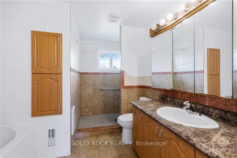 2120 VALLEY St, North Stormont, ON K0C 1W0