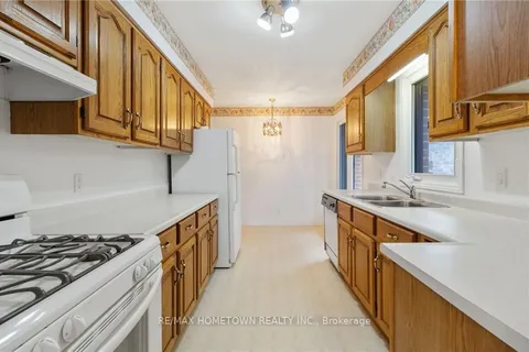 118 BELEY St, Brockville, ON K6V 6W2