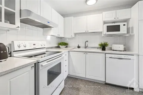 347 MONTEREY Dr, South of Baseline to Knoxdale, ON K2H 7B1