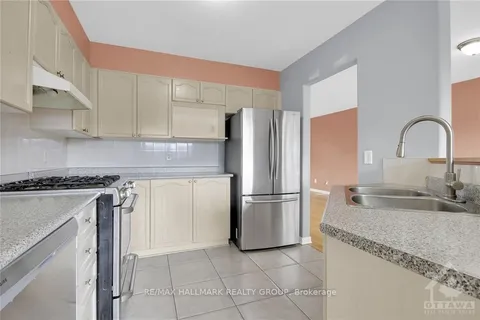 5 NEWCASTLE Ave, Kanata, ON K2K 2R2