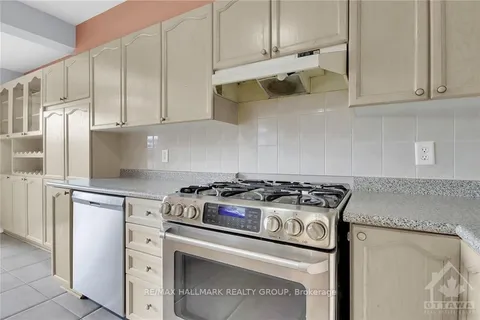 5 NEWCASTLE Ave, Kanata, ON K2K 2R2