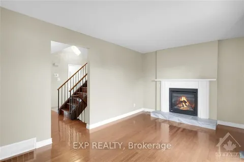 8 HENFIELD Ave, Barrhaven, ON K2J 1J8