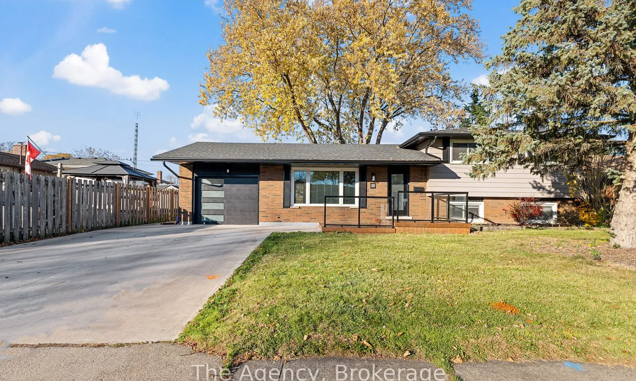 38 Martha Crt, Welland, ON L3C 4N2