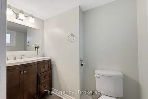 38 Martha Crt, Welland, ON L3C 4N2