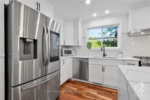 1427 LEXINGTON St, Mooneys Bay - Carleton Heights and Area, ON K2C 1S1