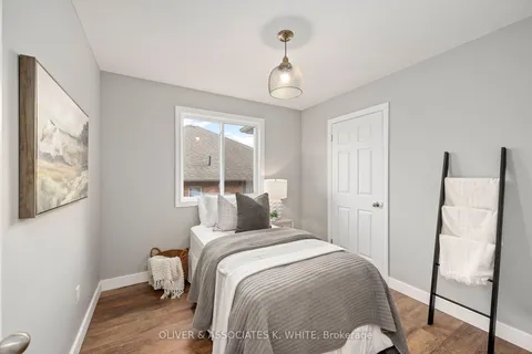 85 Ridge St, Strathroy-Caradoc, ON N7G 4K1