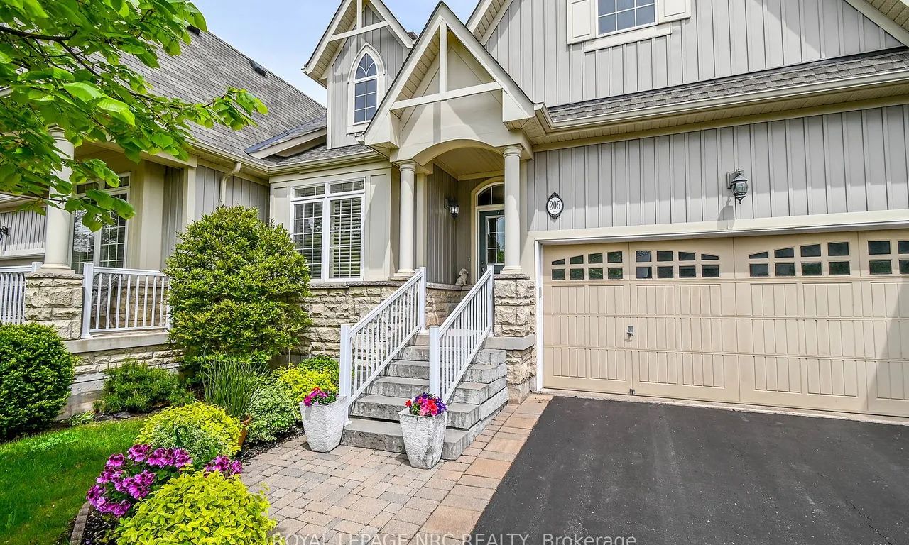 205 Galloway Tr, Welland, ON L3B 6G5