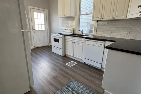 75 Cathcart St, Hamilton, ON L8R 1M6