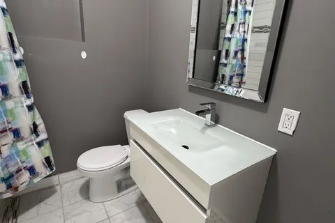 75 Cathcart St, Hamilton, ON L8R 1M6