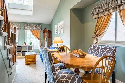 463 Knightsbridge Cres, Hamilton, ON L9G 3S4