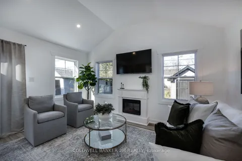 752 St. Mary's St, Peterborough, ON K9J 4H2