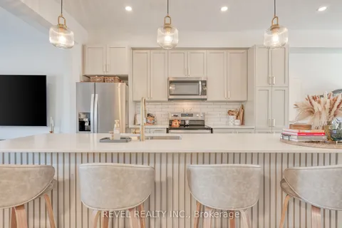187 Wilson St, Hamilton, ON L9G 0J3