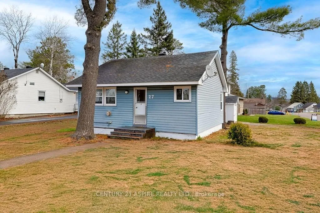 27 SUMMIT St, Deep River, ON K0J 1P0