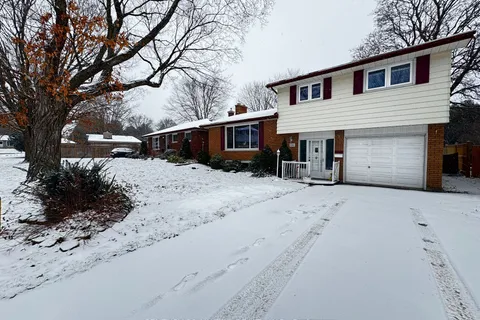 1188 Huron St, Peterborough, ON K9H 6V5