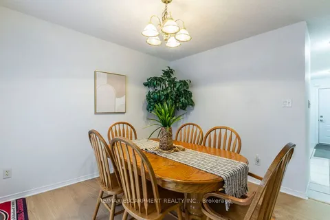 15 TRAILBROOK Lane, Guelph, ON N1E 7B6