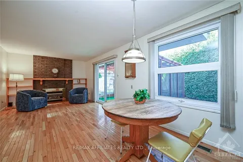 57 MEADOWBANK Dr, South of Baseline to Knoxdale, ON K2G 0P1