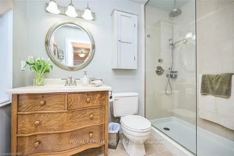 13 Graham Ave, St. Catharines, ON L2N 5L1