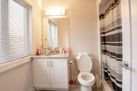 52 Munch Ave, Cambridge, ON N1R 0B9