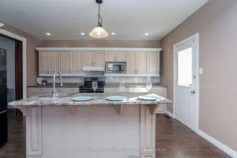 26 Meda St, St. Thomas, ON N5P 1W6