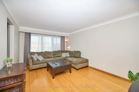 127 Windsor St, Welland, ON L3C 5K5