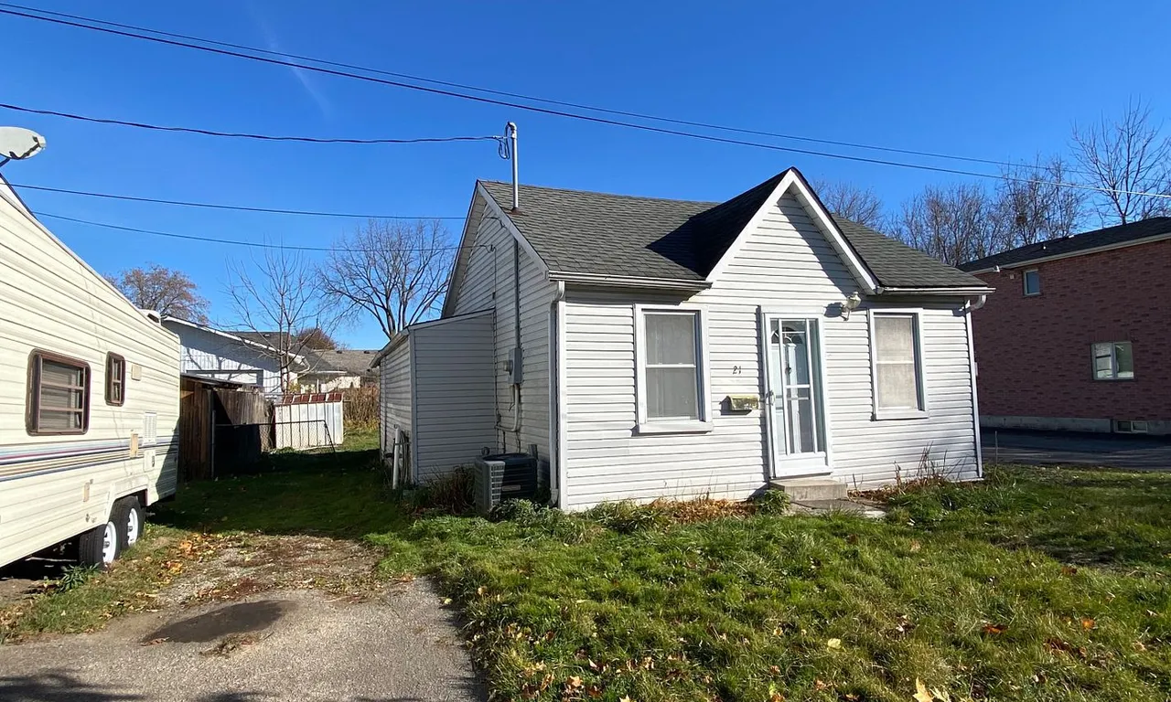 21 Steward St, Brantford, ON N3S 6B6