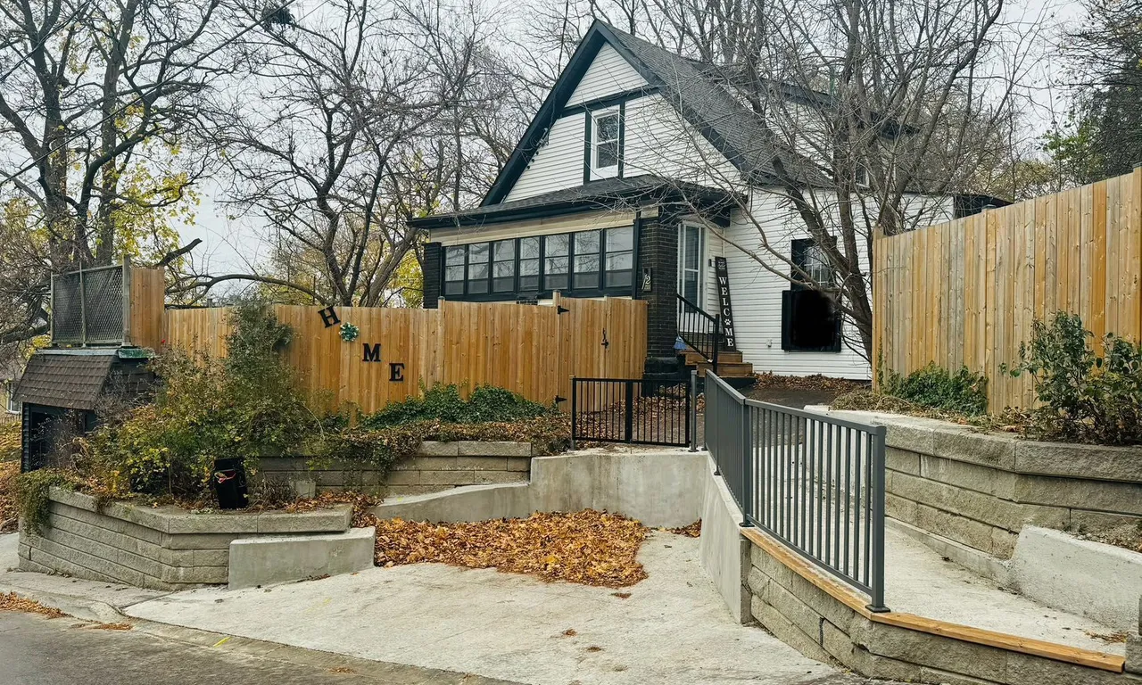 12 Hebel Pl, Kitchener, ON N2G 3J4