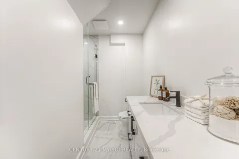 12 Hebel Pl, Kitchener, ON N2G 3J4