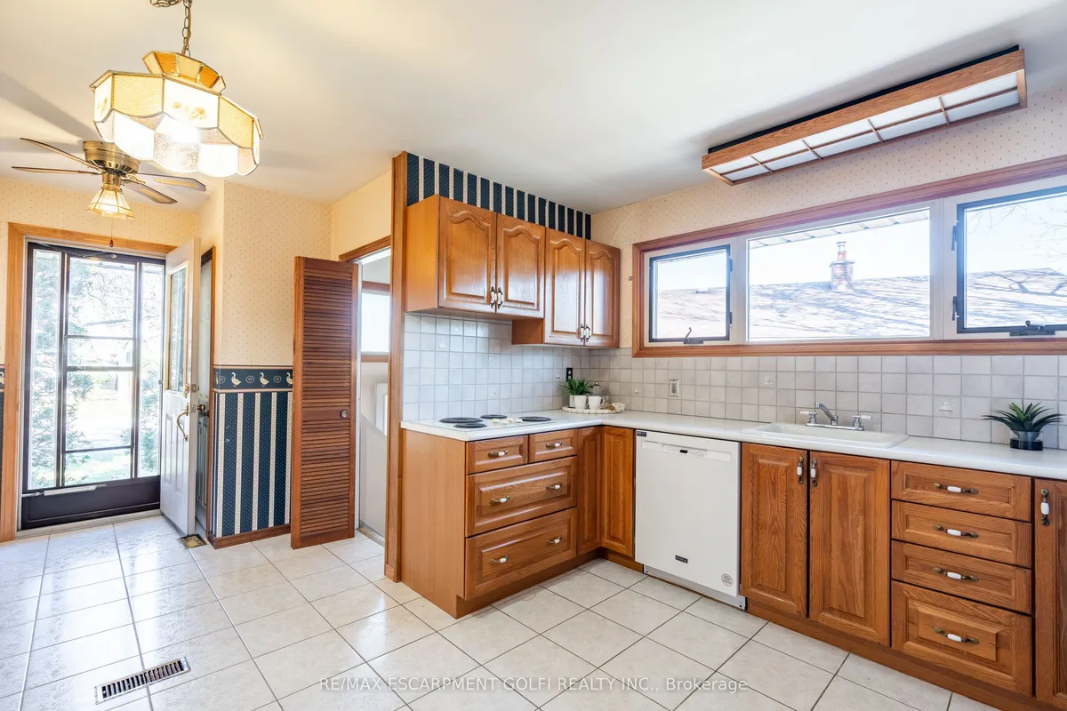 9 Thomson Court, ON L8V 3C1