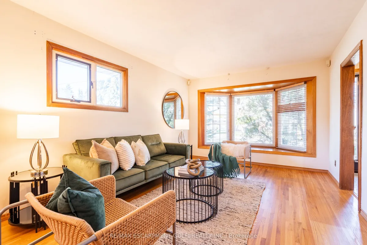 9 Thomson Court, ON L8V 3C1