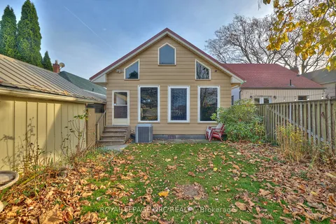 83 Woodland Ave, St. Catharines, ON L2R 5A4
